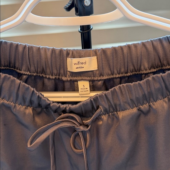 Aritzia Satin Pants Size S NWOT - Picture 3 of 4